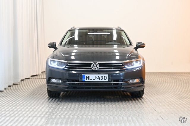 Volkswagen Passat 2