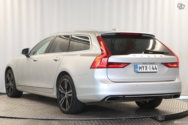 Volvo V90 2