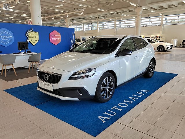 VOLVO V40 Cross Country