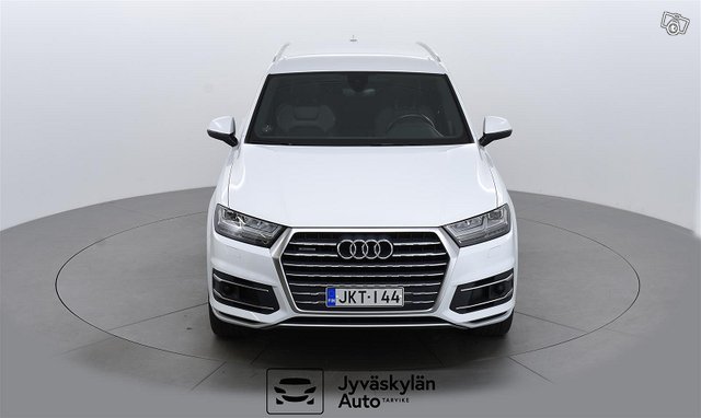 AUDI Q7 8