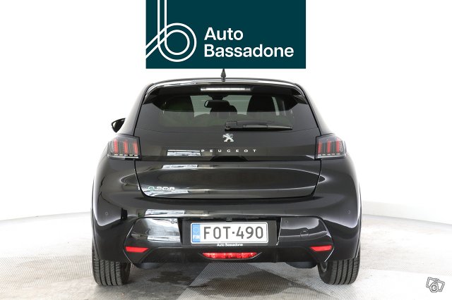 PEUGEOT E-208 5