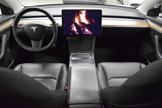 Tesla Model 3 11