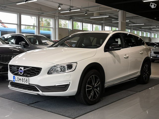 VOLVO V60 Cross Country