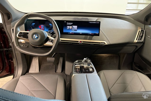 BMW IX 8