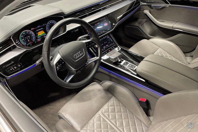 AUDI A8 6