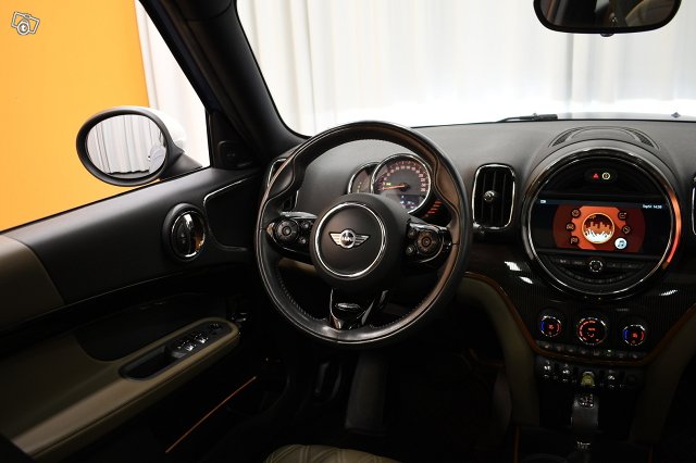 Mini Countryman 17