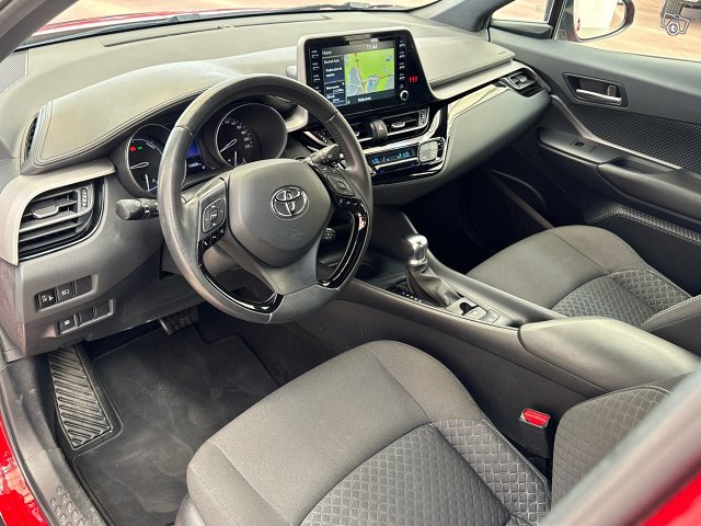 Toyota C-HR 10