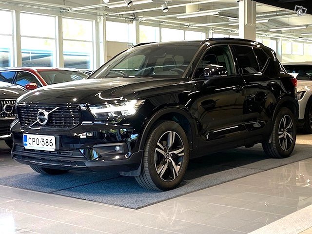 VOLVO XC40