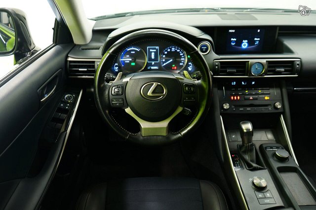 Lexus IS 13