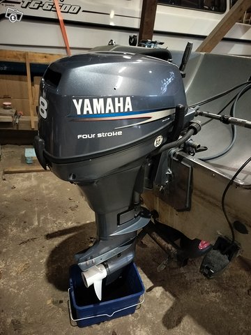Yamaha F8 4T Sähköstartilla, kuva 1