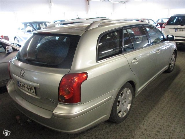 Toyota Avensis 2