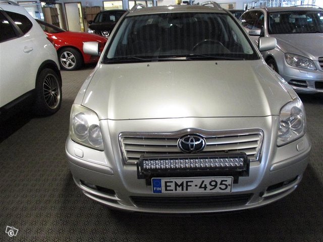 Toyota Avensis 5