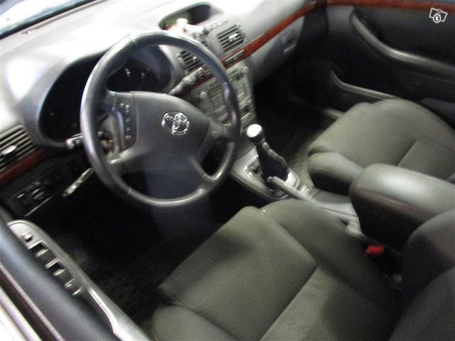 Toyota Avensis 7