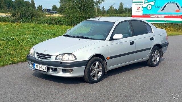 Toyota Avensis 2