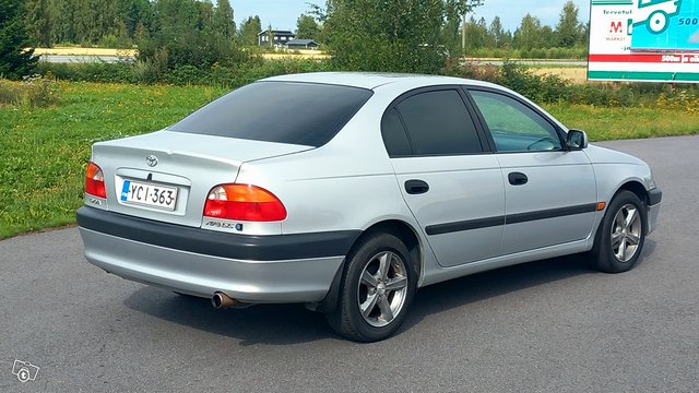 Toyota Avensis 4