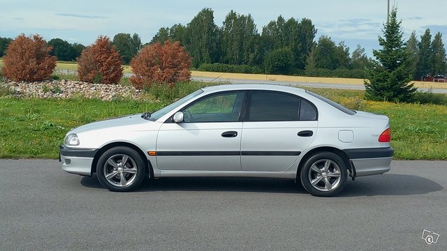 Toyota Avensis 5