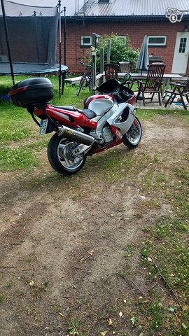 Yamaha YZF1000R Thunderace 4