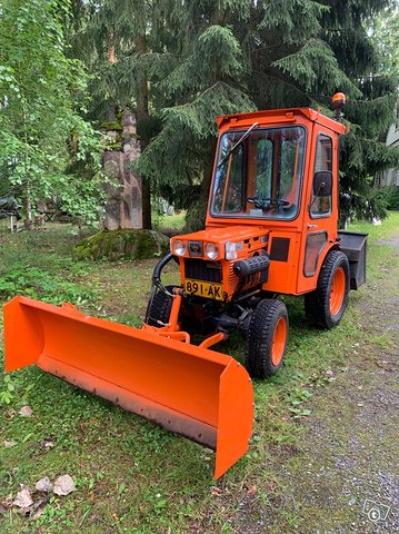 Kubota pientraktori 1