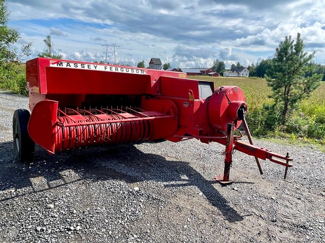 Massey-Ferguson 120 kovapaalain, kuva 1