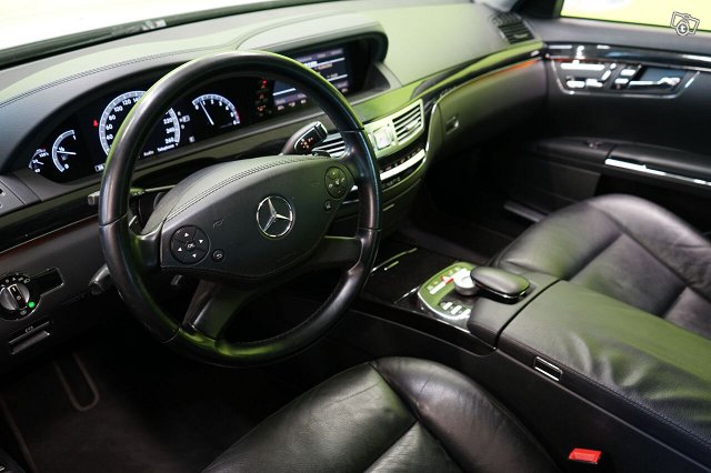 Mercedes-Benz S 8