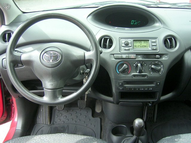 Toyota Yaris 8