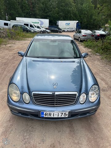 Mercedes-Benz E 270 2