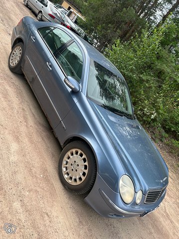 Mercedes-Benz E 270 4