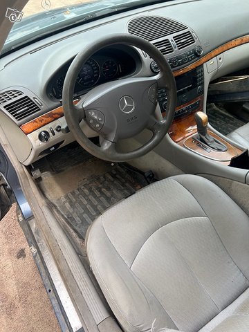 Mercedes-Benz E 270 7