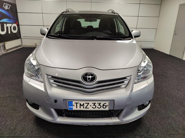 Toyota Verso 2