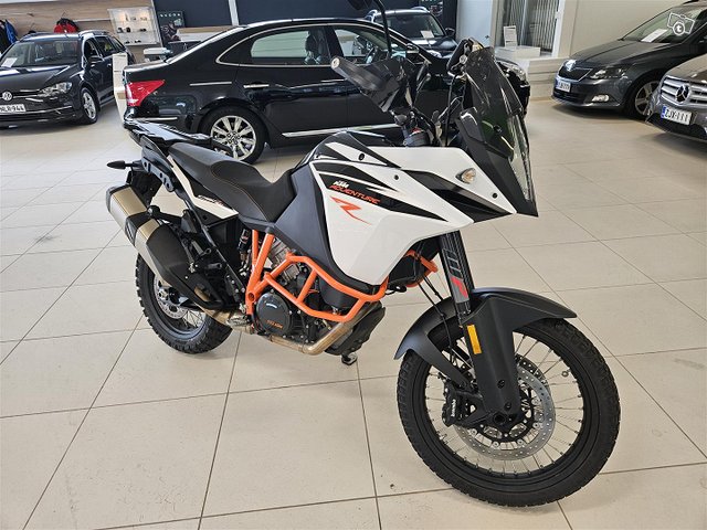 KTM 1090, kuva 1