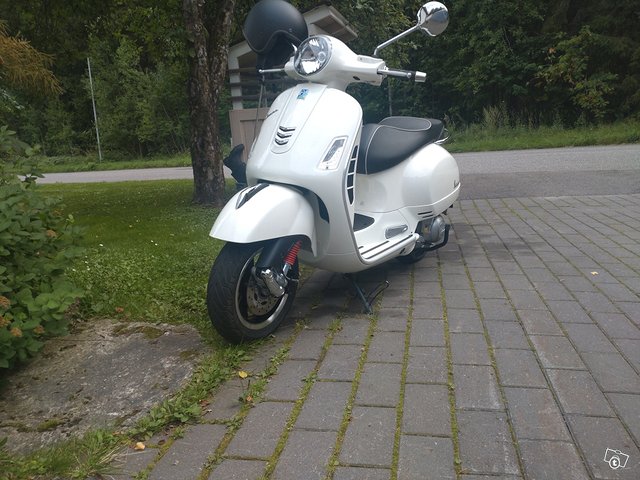 Vespa GTS Super 4