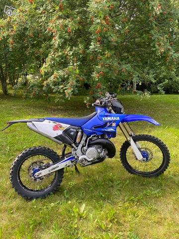 Yamaha YZ250 valkokilpi 1