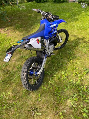 Yamaha YZ250 valkokilpi 2