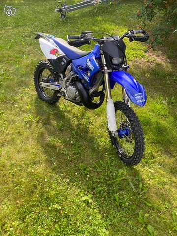 Yamaha YZ250 valkokilpi 3