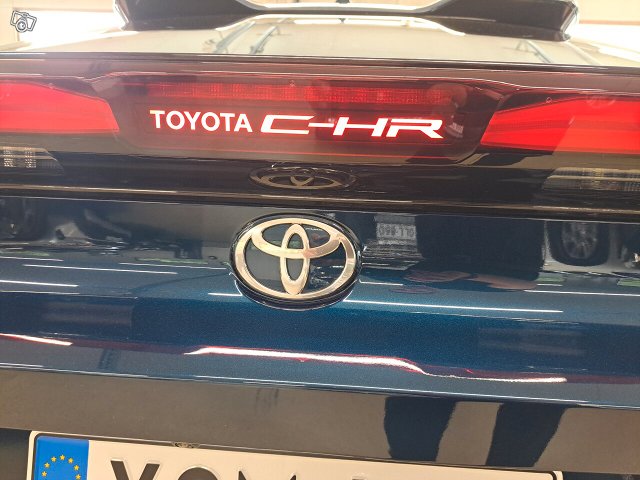 TOYOTA C-HR 19