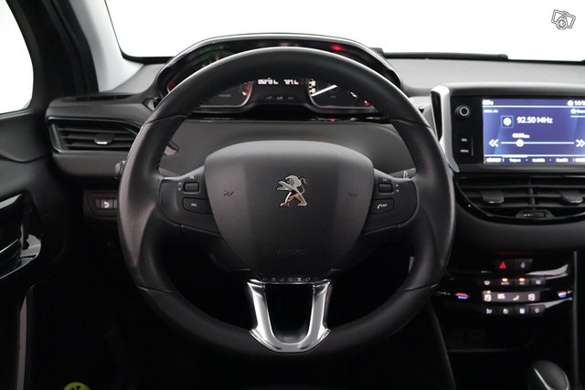 Peugeot 208 18