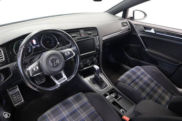 Volkswagen Golf 9