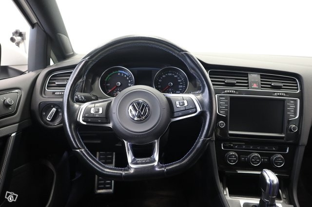 Volkswagen Golf 15