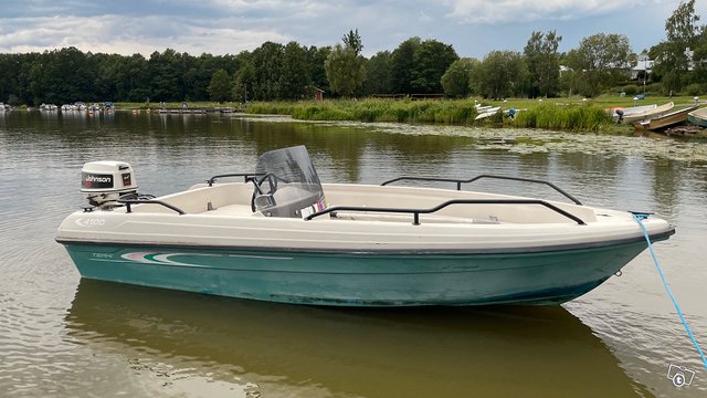 Terhi 4100 Verde, Johnson 30hp 1