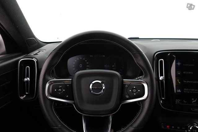 VOLVO XC40 20