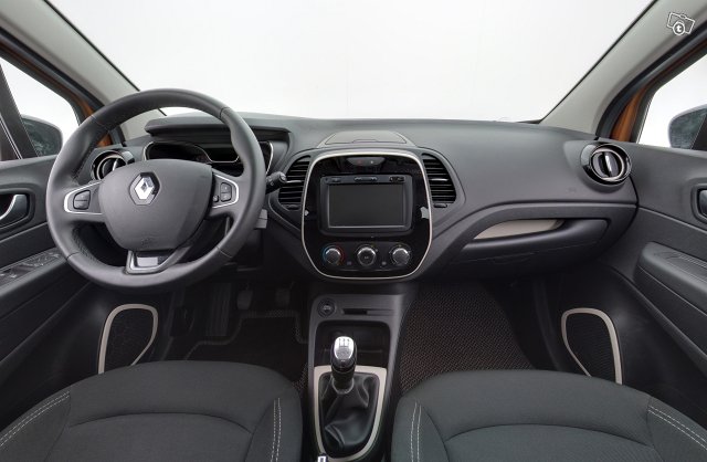 RENAULT Captur 10