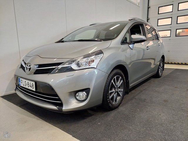 Toyota Verso 1