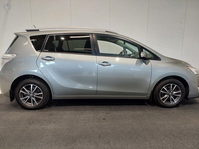 Toyota Verso 10