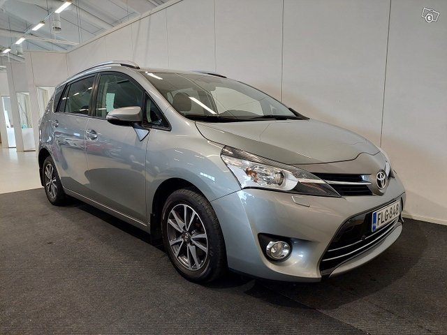 Toyota Verso 11