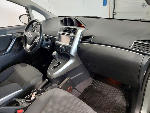 Toyota Verso 12