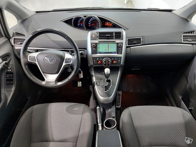 Toyota Verso 14