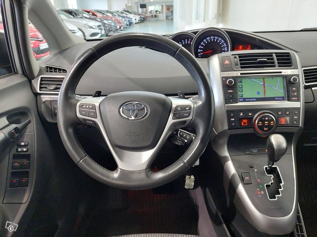 Toyota Verso 15