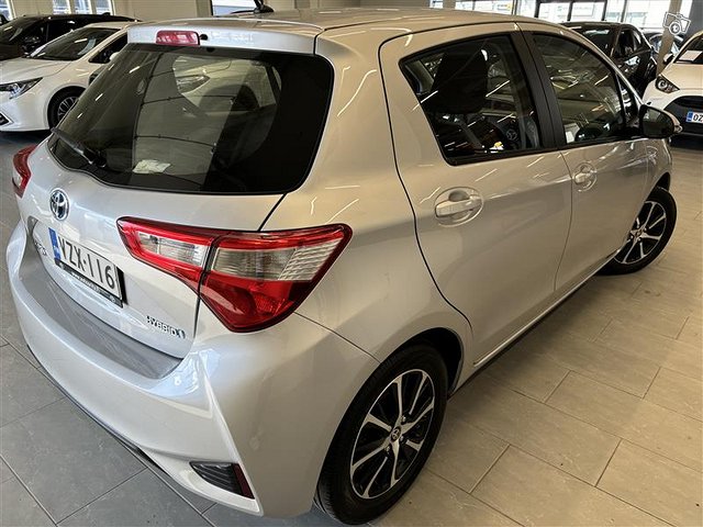 TOYOTA YARIS 3