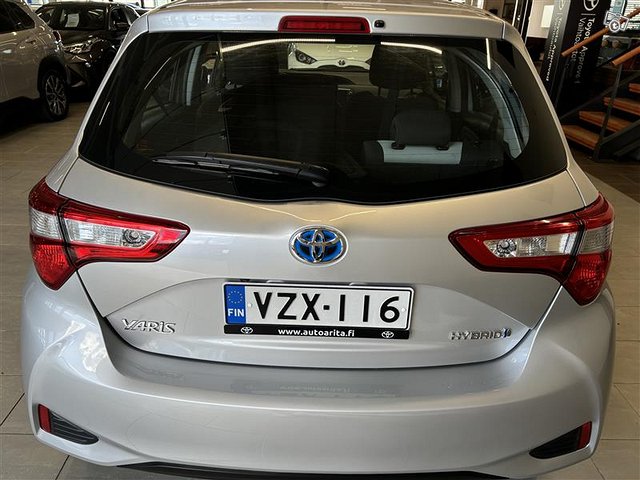 TOYOTA YARIS 7