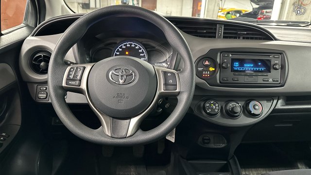 Toyota Yaris 11